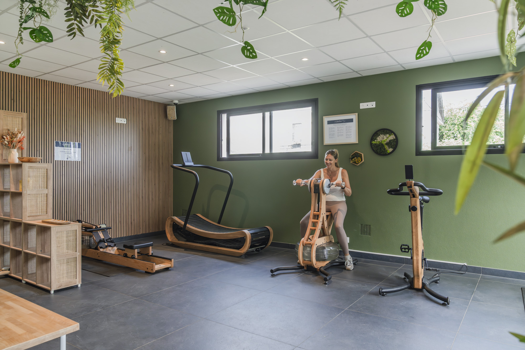 ajouter la photo dans les équipements ; à voir pour faire une ligne paragraphe sur la nouvelle salle de sport