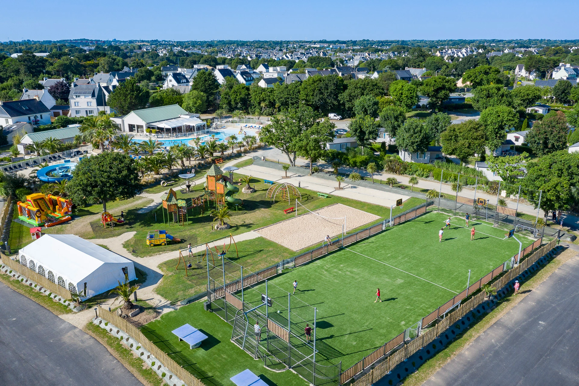 Le camping Le Cabellou Plage vu du ciel, à Concarneau en Finistère Sud